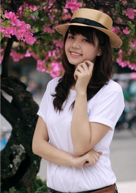 Ngắm nét yêu kiều nổi trội của nữ sinh trường Hàng không VN - 8 Trần Thị Yến Nhi (Ngành: Quản trị Kinh doanh, ngày sinh: 24/03/1992)