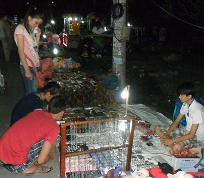 Khu chợ đêm làng ĐH Thủ Đức luôn nhộn nhịp khách hàng SV