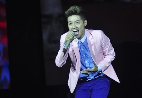 Xem “chân dài” tưng bừng trong vũ điệu Kpop - 2 Ca sỹ Thanh Duy