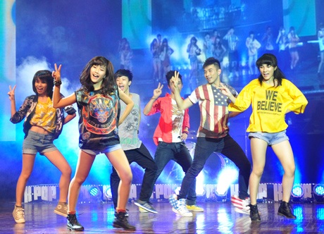 Xem “chân dài” tưng bừng trong vũ điệu Kpop - 7 Vũ Phong