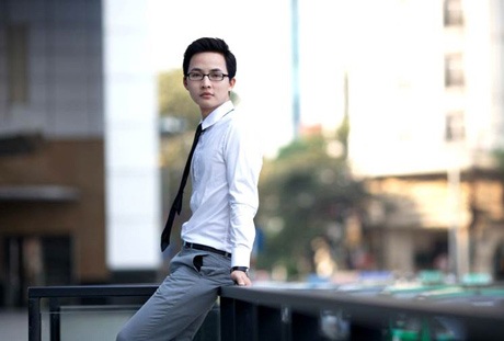 Thầy giáo "hotboy" trên mạng: "Phong bì làm mối quan hệ thầy trò xấu đi" - 1 Được nhiều học sinh quan tâm, tặng áo, làm đồ ăn