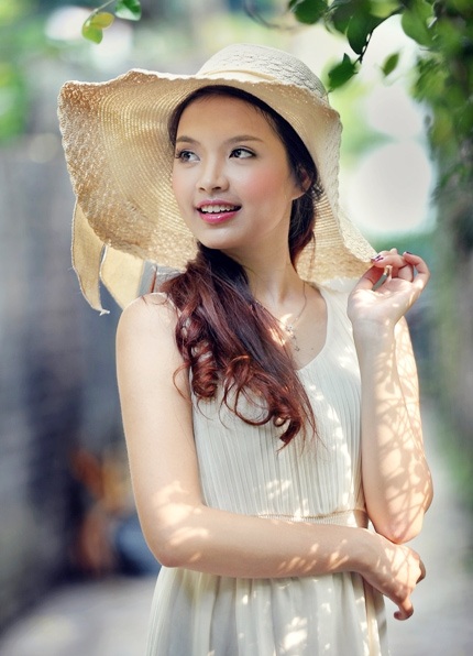 Hoa khôi SV lên án chuyện mặc “mát mẻ” tới trường - 3 Theo