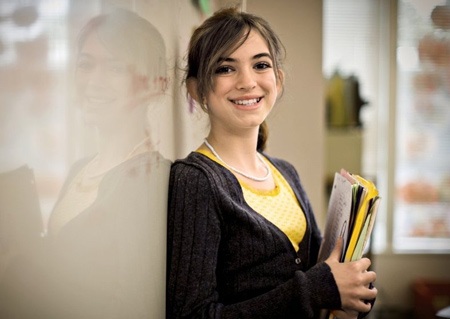 Hãy chia sẻ, suy nghĩ tích cực và hòa đồng để nụ cười luôn thường trực trên môi bạn nhé.