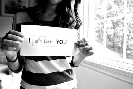 Chuyện ngón tay cái và nốt “like” - 2 Mà đôi khi còn hiện hữu trong chính thế giới thật của chúng ta.