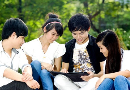 Thầy Khắc Hiếu mách nước cách ứng phó với “clip đen” - 2 Thầy Hiếu khuyên các bạn trẻ cần kiên quyết từ chối trước những lời rủ rê xem, quay clip sex
