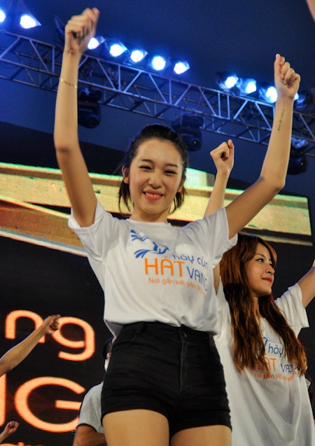 "Hãy cùng hát vang" lập kỉ lục với 10.000 người đồng diễn - 15 Nha Trang