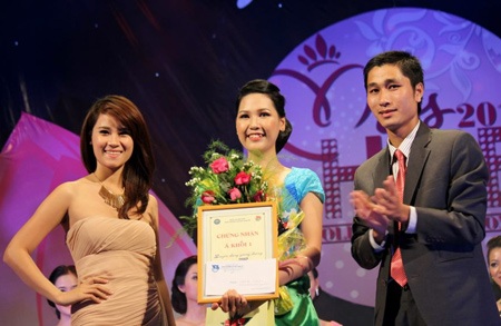 Nữ sinh ĐH Kinh tế Huế dịu dàng khoe sắc - 11 Á khôi 1 Nguyễn Hà Vy