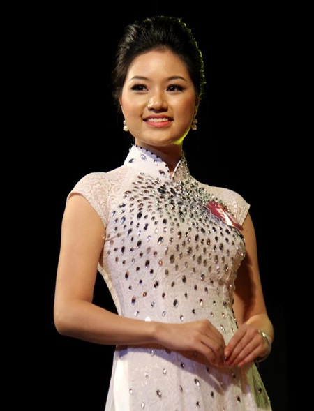 Nữ sinh ĐH Kinh tế Huế dịu dàng khoe sắc - 4 Khỏe khoắn trong trang phục aerobic