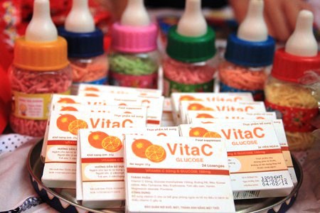 Trở về tuổi thơ với hội chợ độc đáo giới trẻ Hà thành - 1 Những viên vitamin C từng khiến nhiều bạn trẻ cấp 1 thủa trước mê mẩn