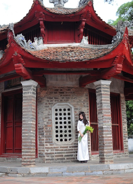 Nhà văn 9X và cuốn sách của những nụ hôn - 3 Bìa sách “Vị hôn” - tập truyện ngắn sắp xuất bản của Linh Kô I.