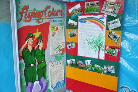 Những bài báo tường, bức ảnh hoạt động của các học viên được trang trí sinh động