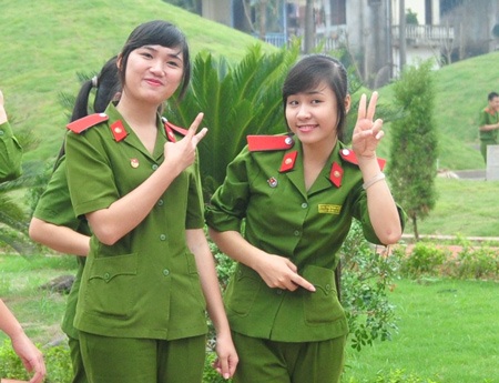 Và chụp hình cũng rất nhí nhảnh xì tin