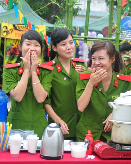 Nụ cười thường trực trên môi