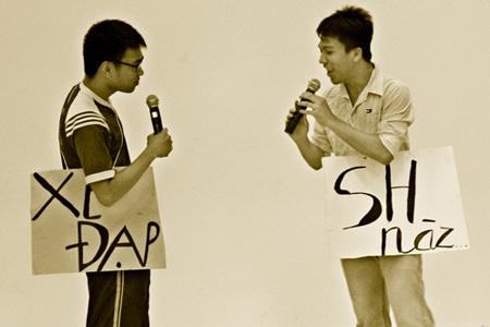 Những teen thuộc “ồn ào hội”: Độc và quái - 2 Anh Phương (xe đạp) vừa hoạt náo vừa tuyên truyền luật giao thông