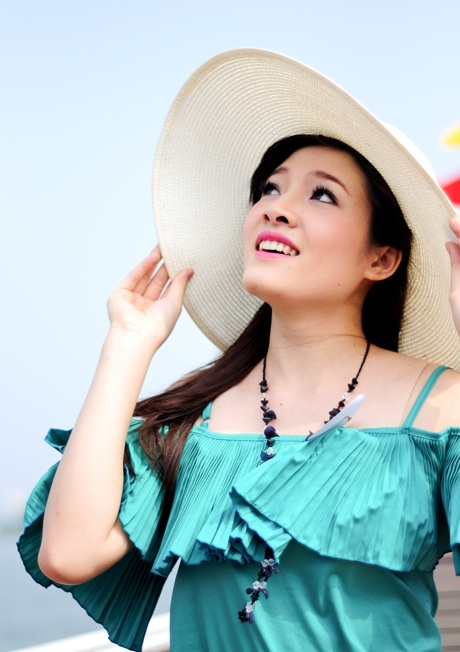 Nữ sinh Phương Đông khoe dáng ngọc trước biển - 5 Vũ Phong