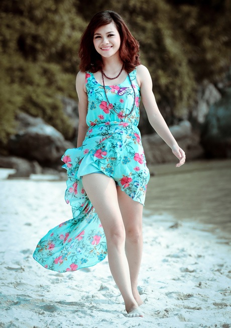Nữ sinh Phương Đông khoe dáng ngọc trước biển - 1 Vũ Phong