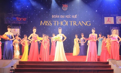 Nữ sinh ĐH Huế khoe dáng cao chân dài trong đêm thi thời trang - 11 Top 5 cô gái của Miss Thời trang ĐH Huế.