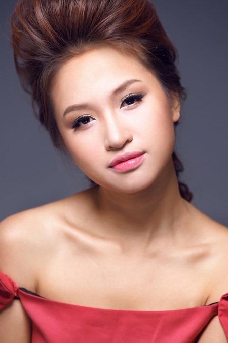 Làm nghề trang điểm, 9X kiếm 30 triệu mỗi tháng - 3 Đỗ Nguyên và ca sĩ Hoàng Hải.