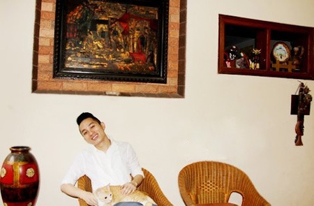 Khám phá ngôi nhà "rất quái" của Tùng Dương - 2 Tùng Dương âu yếm