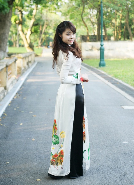 Chùm ảnh nữ sinh năm cuối đẹp rạng ngời cùng tà áo dài - 10 Các cô gái trường ĐH Đại Nam