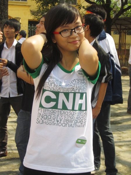 Teen chuyên Nguyễn Huệ nhảy tưng bừng mừng 65 năm thành lập trường - 5 ...nhân dịp ngôi trường kỷ niệm 65 năm thành lập.