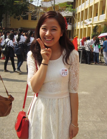 Teen chuyên Nguyễn Huệ nhảy tưng bừng mừng 65 năm thành lập trường - 6 Hoàng Dung