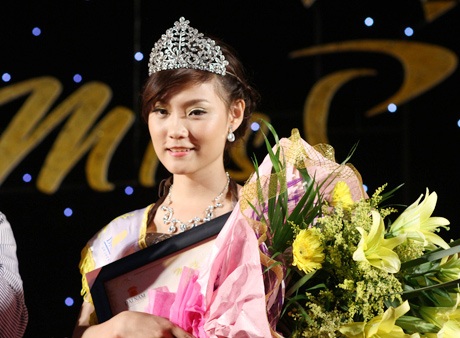 Hoa khôi ĐH Đại Nam: "Không ủng hộ sống thử" - 2 Hoa khôi Nguyễn Thị Mai Hương
