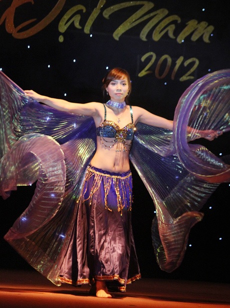 Hoa khôi ĐH Đại Nam: "Không ủng hộ sống thử" - 10 Màn bellydance sôi động và đầy quyến rũ