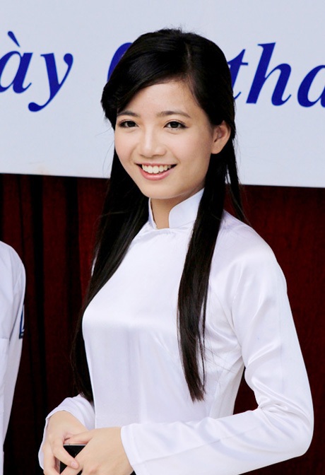 Những cô giáo trẻ từng là hoa khôi ĐH xinh đẹp - 1 Cô Phan Hồng Anh từng là Á khôi Imiss 2010