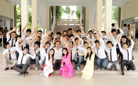 Khoảnh khắc đẹp của SV năm cuối trước ngày ra trường - 1 Khoảnh khắc đẹp của SV năm cuối trước ngày ra trường