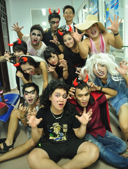 Trong khi đó, các SV ĐH FPT Arena cũng