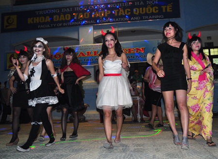 Những nữ sinh “hóa ma” dễ thương trong đêm Halloween