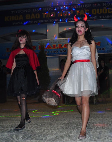 Những nữ sinh “hóa ma” dễ thương trong đêm Halloween