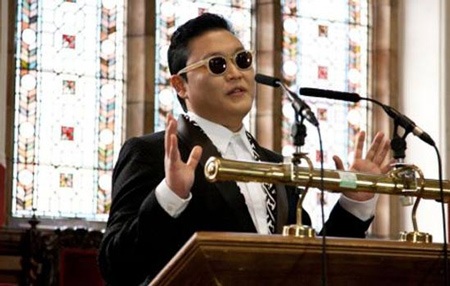 Nữ sinh ĐH Oxford khóc vì được Psy dạy Gangnam Style - 1 Psy được mời thuyết trình tại CLB danh tiếng thuộc ĐH Oxford.