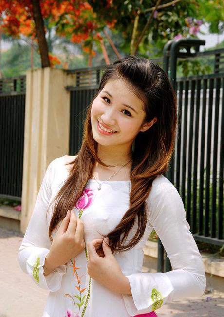 Nữ sinh ĐH Sân khấu điện ảnh khoe dáng với áo dài cách điệu - 1 Nguyễn Quỳnh Trang, sinh viên khoa Múa.