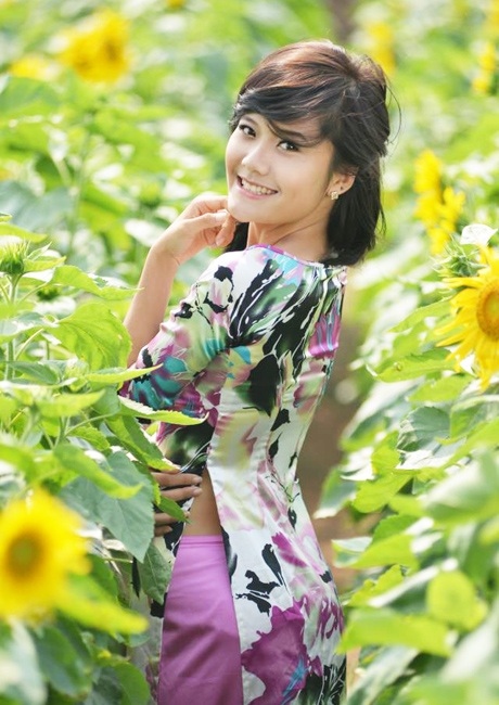 Nữ sinh ĐH Sân khấu điện ảnh khoe dáng với áo dài cách điệu - 10 Lê Thị Thu Hà, khoa Thiết kế mỹ thuật.