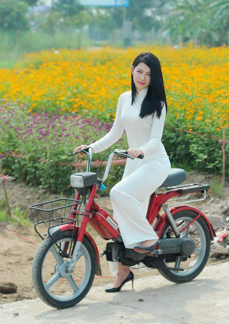 Nữ sinh ĐH Sân khấu điện ảnh khoe dáng với áo dài cách điệu - 2 Vũ Thu Trà, khoa Nghệ thuật điện ảnh.