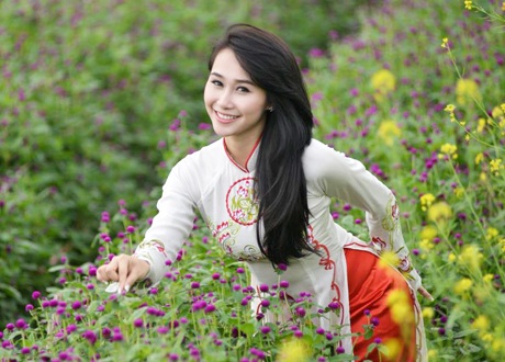 Nữ sinh ĐH Sân khấu điện ảnh khoe dáng với áo dài cách điệu - 3 Nguyễn Dư Ngân, khoa Múa.