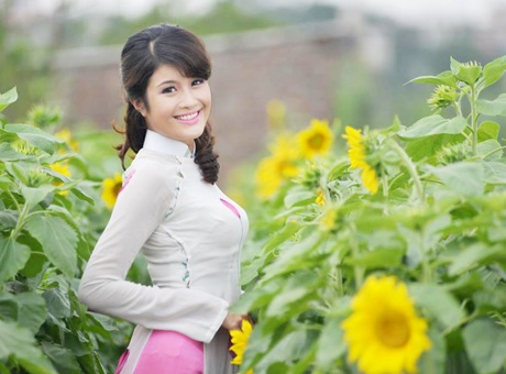 Nữ sinh ĐH Sân khấu điện ảnh khoe dáng với áo dài cách điệu - 5 Phùng Thu Huyền, khoa Sân khấu.