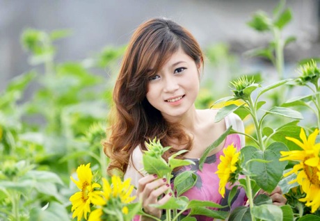 Nữ sinh ĐH Sân khấu điện ảnh khoe dáng với áo dài cách điệu - 6 Nguyễn Thị Cẩm Tú, khoa Truyền hình.