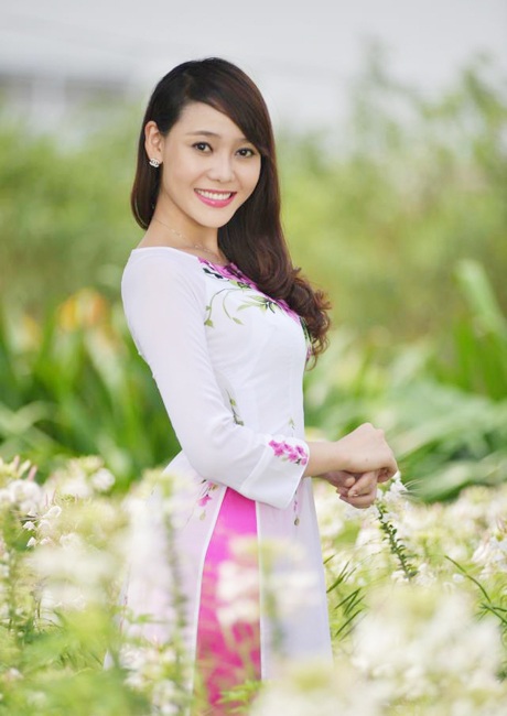 Nữ sinh ĐH Sân khấu điện ảnh khoe dáng với áo dài cách điệu - 7 Nguyễn Huyền Trang, khoa Sân khấu.