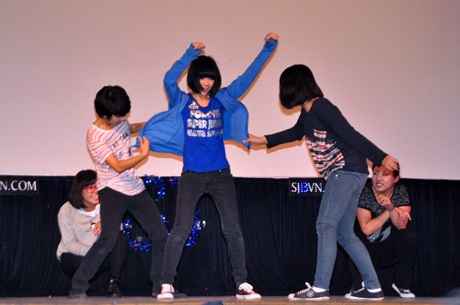 Các tiết mục được trình diễn trong bữa tiệc sinh nhật hoành tráng