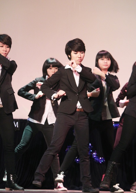 Các tiết mục được trình diễn trong bữa tiệc sinh nhật hoành tráng