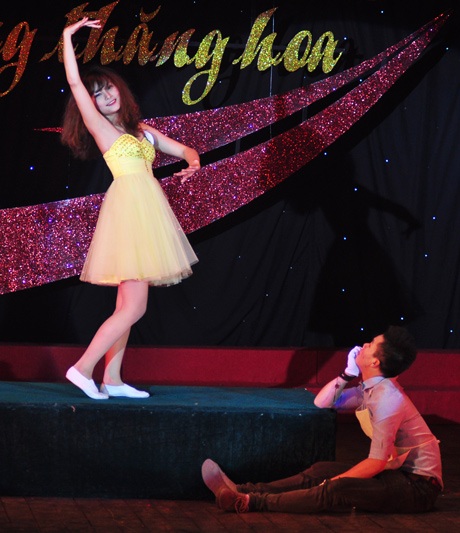 Nữ sinh Imiss trình làng sưu tập thời trang “Đất mẹ” sành điệu - 9 Kịch hình thể Tình yêu búp bê của Nguyễn Hà Phương (ĐH Kinh tế quốc dân)
