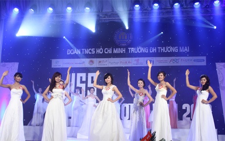Hoa khôi ĐH Thương mại một mình "ẵm" ba giải lớn - 8 Minh Vi