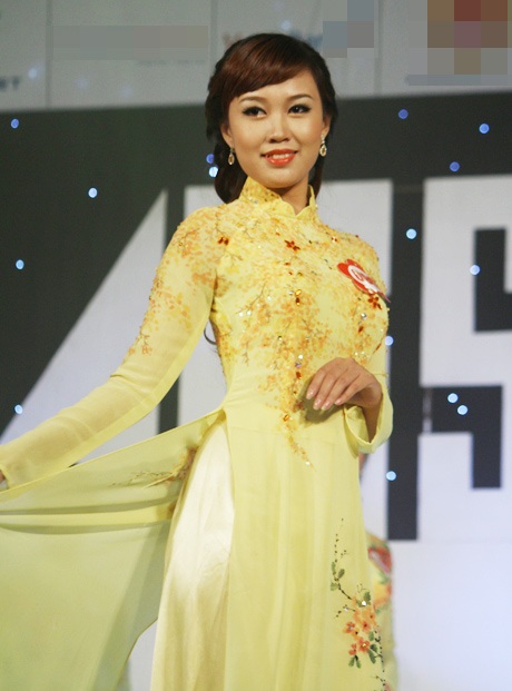 Hoa khôi ĐH Thương mại một mình "ẵm" ba giải lớn - 7 Minh Vi