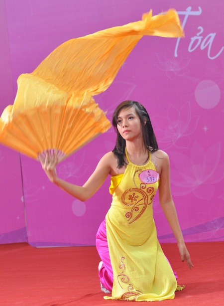 Lộ diện gương mặt xinh đẹp miền Bắc lọt CK Miss Teen 2012 - 3 Và chắc chắn Hồng Anh không cảm thấy quá lẻ loi khi bạn thân của mình,