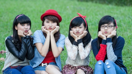 Vẻ đẹp "trong veo" của hoa khôi tuổi teen Thái Nguyên - 5 Tố Như và những cô bạn thân