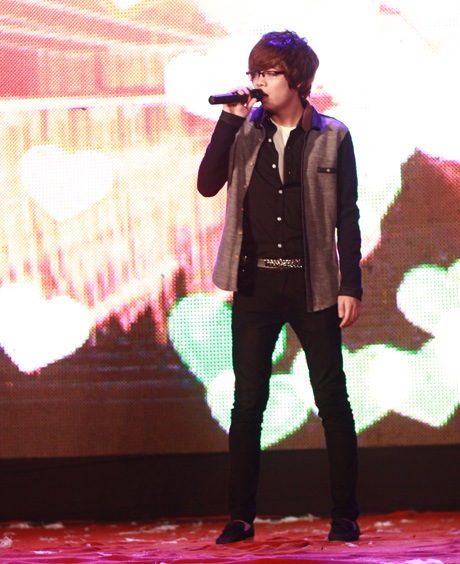 Bùi Anh Tuấn “The Voice” đốt cháy sân khấu Imiss - 3 Minh Vi