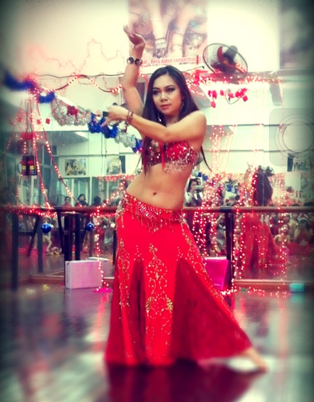 Vũ điệu bellydance nóng bỏng trong đêm Noel lạnh giá - 3 ...hay màn trình diễn của chính cô giáo Đỗ Hồng Hạnh